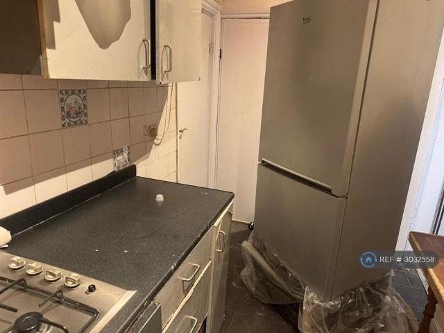 4 bedroom terraced house to rent