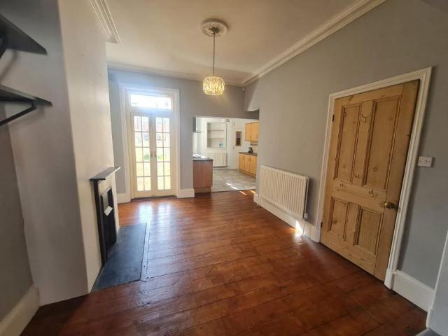 4 bedroom terraced house to rent