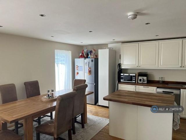 4 bedroom terraced house to rent