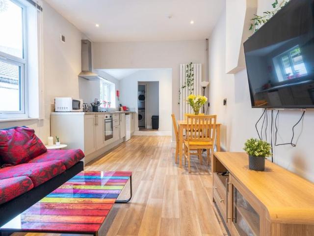 4 bedroom terraced house to rent