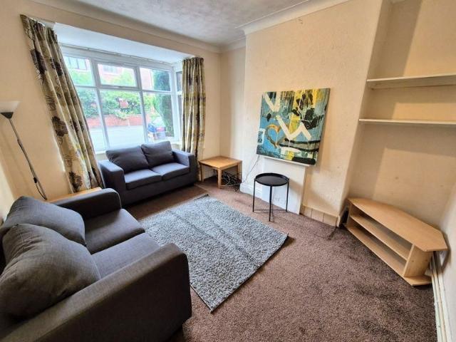 4 bedroom terraced house to rent