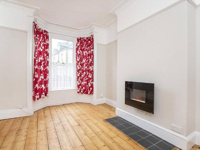 4 bedroom terraced house to rent