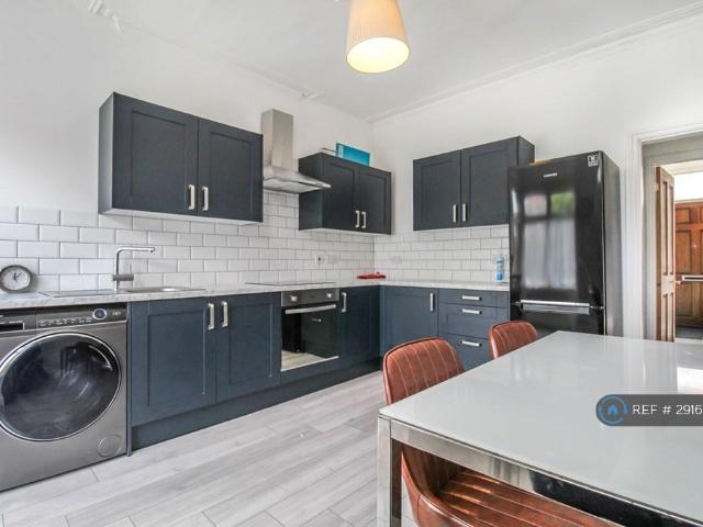 4 bedroom terraced house to rent