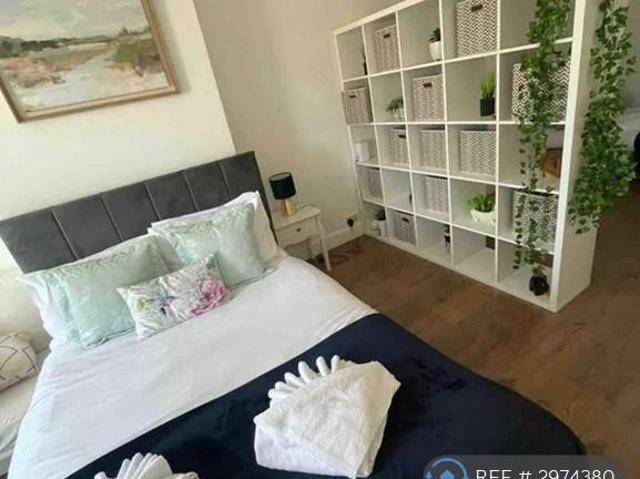 4 bedroom terraced house to rent