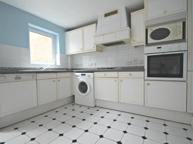 4 bedroom terraced house to rent
