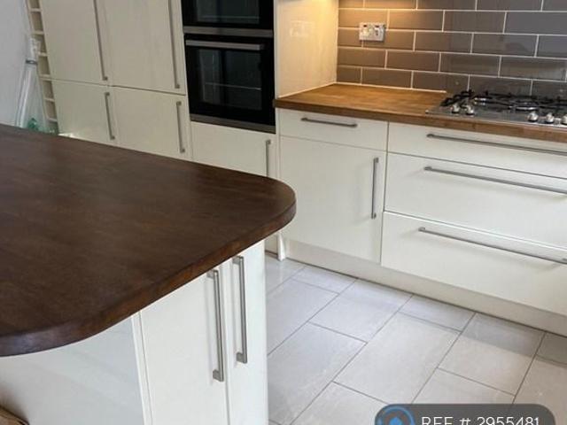 4 bedroom terraced house to rent