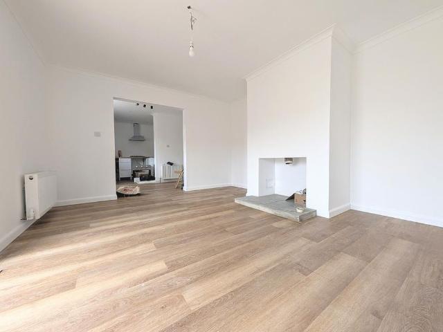 4 bedroom terraced house to rent