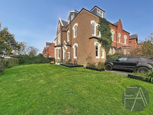 4 bedroom terraced house to rent