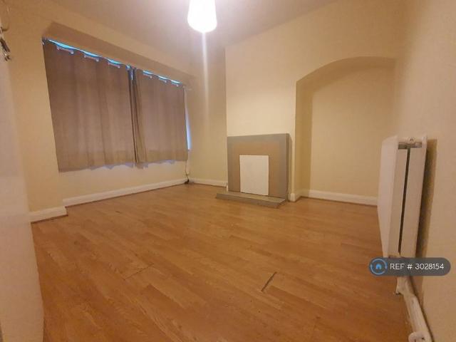 4 bedroom terraced house to rent