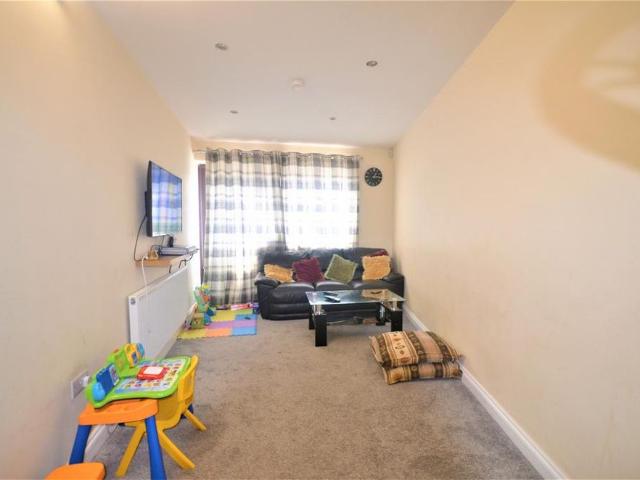 4 bedroom terraced house to rent
