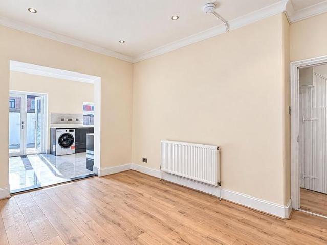 4 bedroom terraced house to rent
