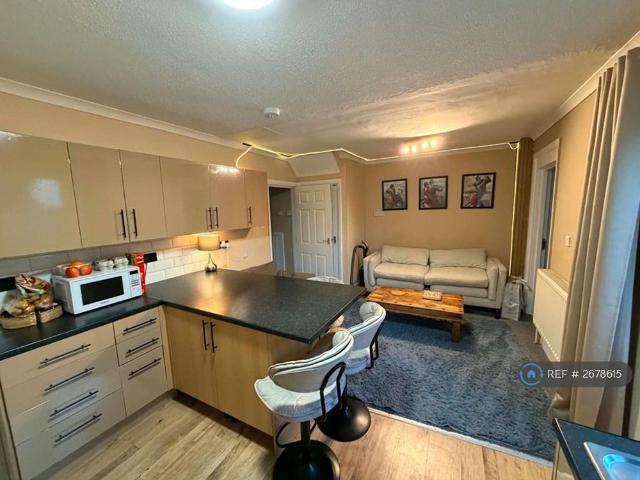 4 bedroom terraced house to rent