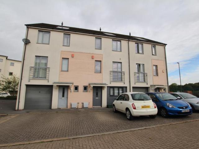 4 bedroom terraced house to rent