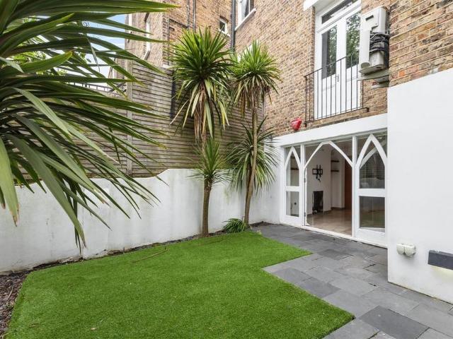 4 bedroom terraced house to rent