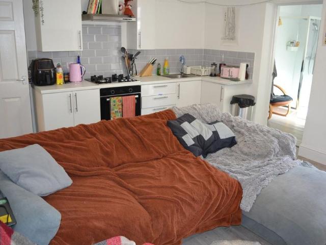 4 bedroom terraced house to rent