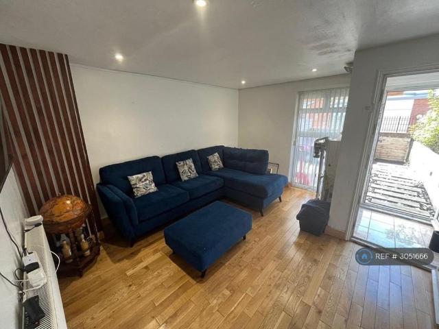 4 bedroom terraced house to rent