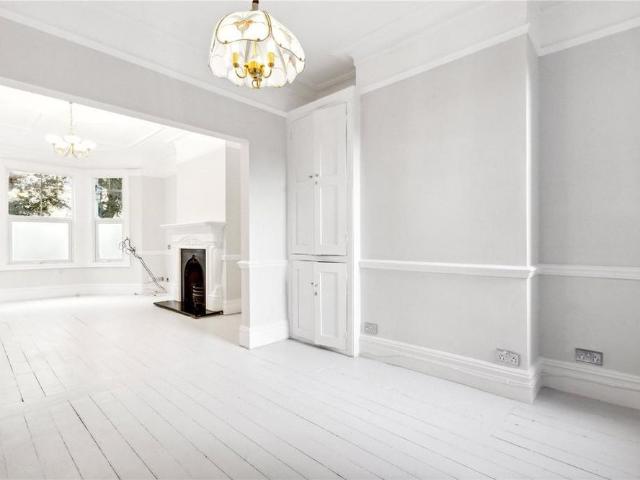 4 bedroom terraced house to rent
