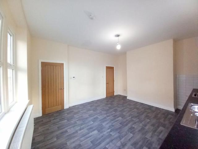 4 bedroom terraced house to rent