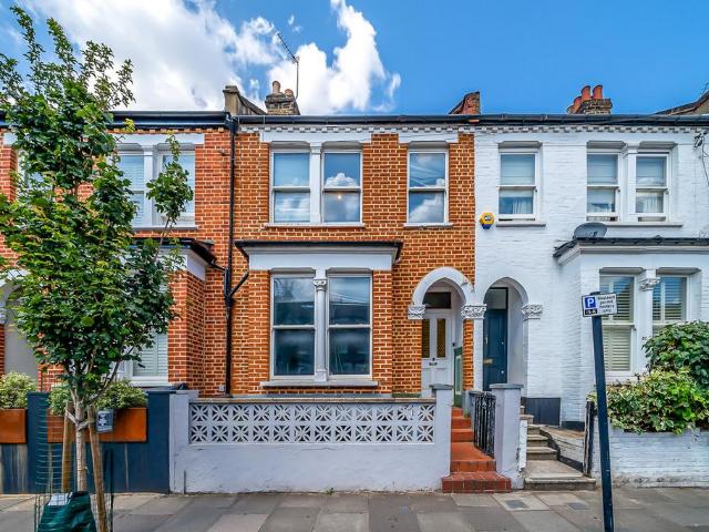 4 bedroom terraced house to rent