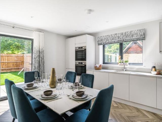 4 bedroom terraced house to rent