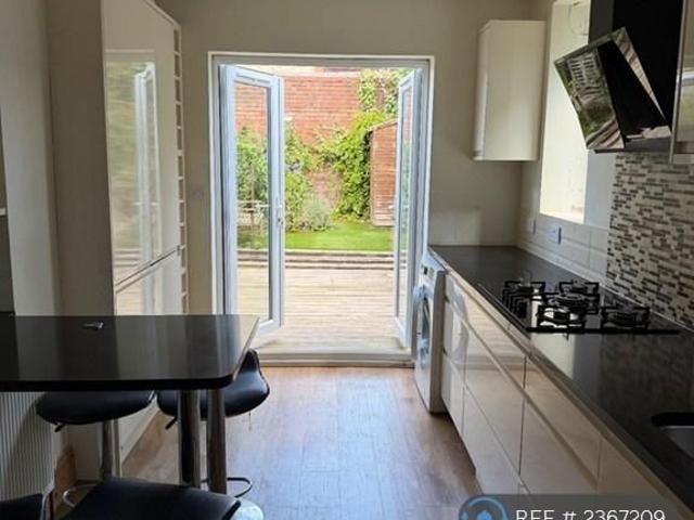 4 bedroom terraced house to rent