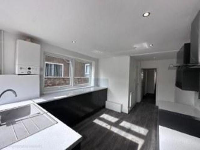 4 bedroom terraced house to rent