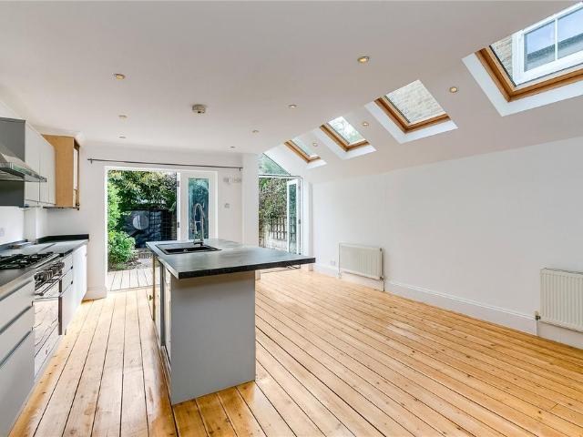 4 bedroom terraced house to rent