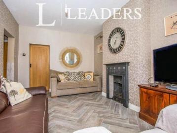 4 bedroom terraced house to rent