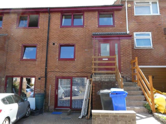 4 bedroom terraced house to rent