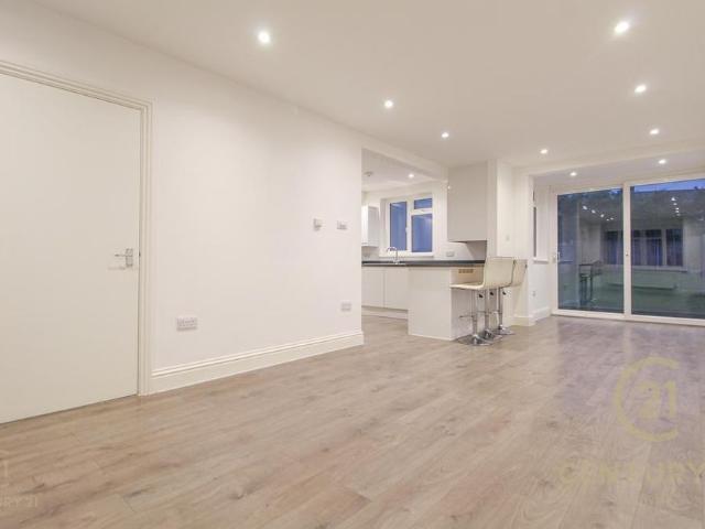 4 bedroom terraced house to rent