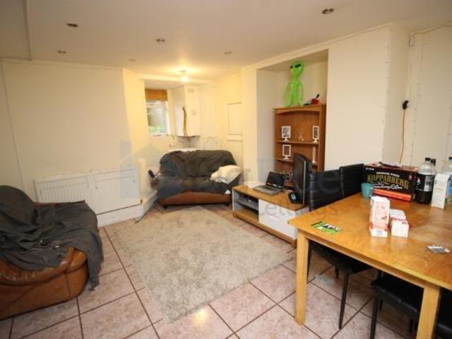 4 bedroom terraced house to rent