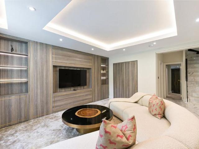 4 bedroom terraced house to rent