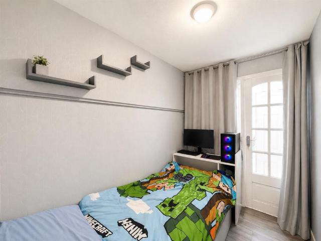 4 bedroom terraced house to rent
