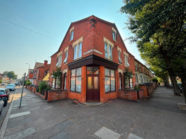4 bedroom terraced house to rent