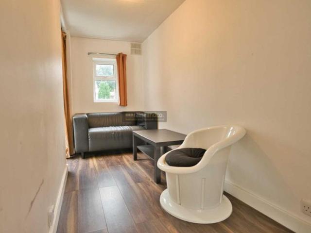 4 bedroom terraced house to rent