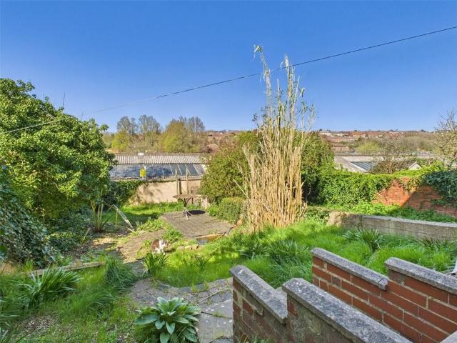 4 bedroom terraced house to rent