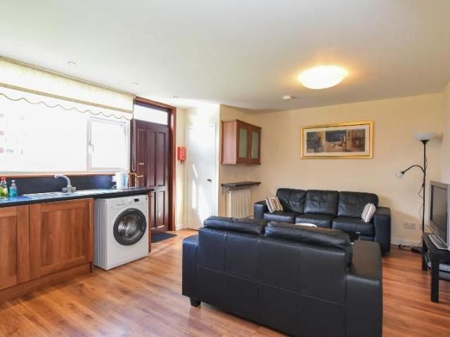 4 bedroom terraced house to rent