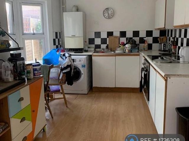 4 bedroom terraced house to rent