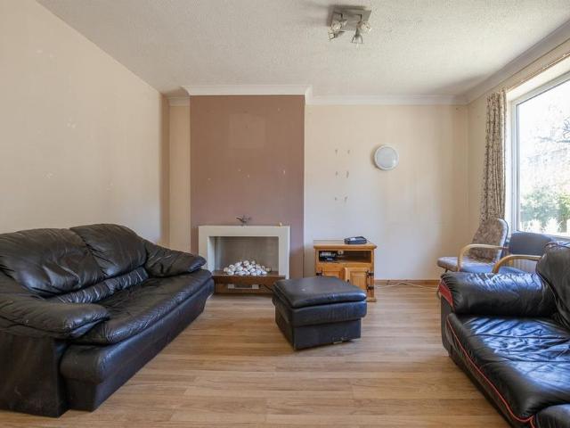 4 bedroom terraced house to rent