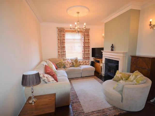 4 bedroom terraced house to rent