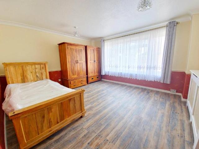 4 bedroom terraced house to rent