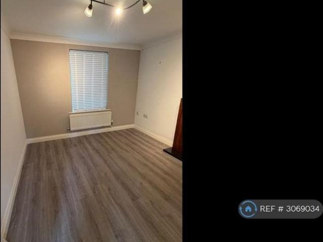 4 bedroom terraced house to rent