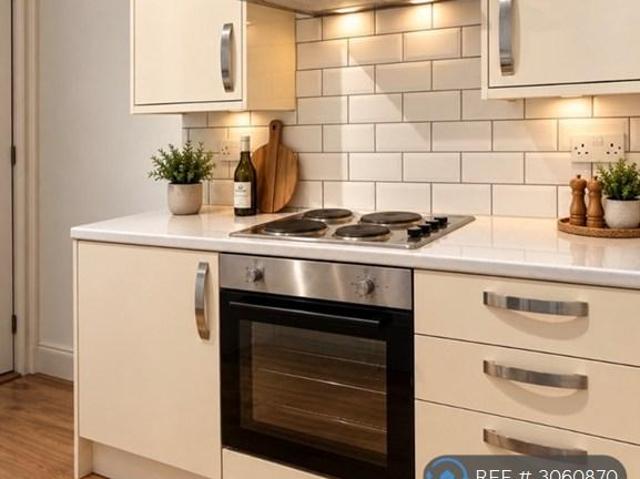4 bedroom terraced house to rent