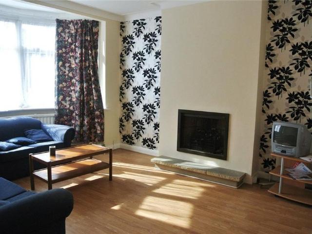 4 bedroom terraced house to rent