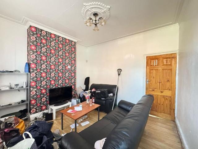 4 bedroom terraced house to rent
