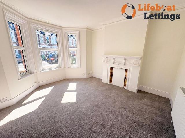 4 bedroom terraced house to rent
