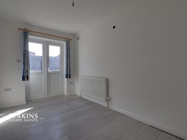 4 bedroom terraced house to rent
