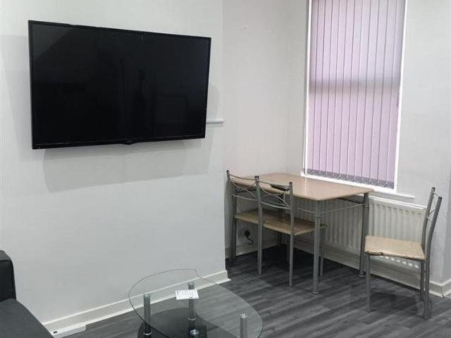 4 bedroom terraced house to rent