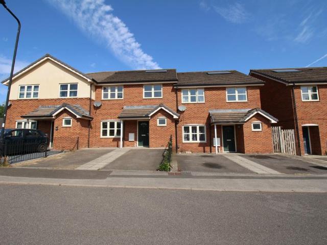 4 bedroom terraced house to rent