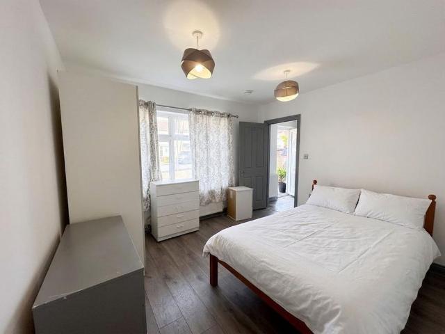 4 bedroom terraced house to rent